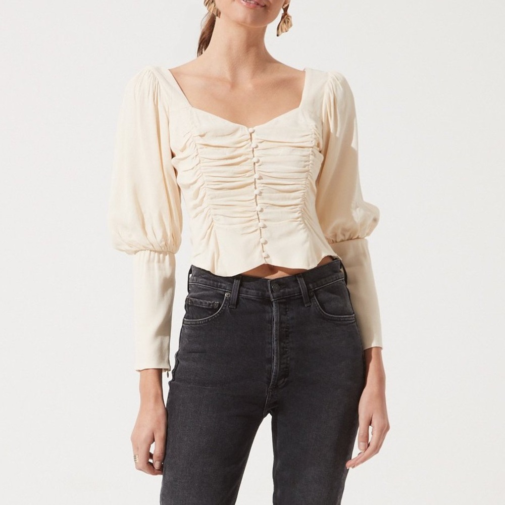 NWT ASTR The Label Long Sleeve Ruched Top